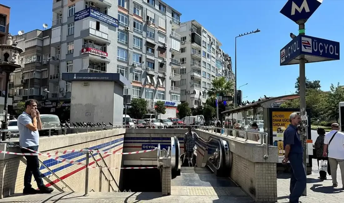 İzmir Metrosu'nun Üçyol İstasyonu'nda