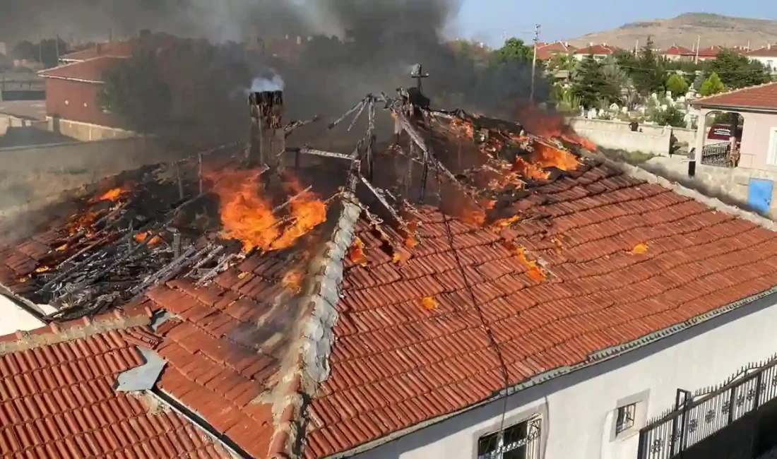 Konya'da çıkan yangında anne