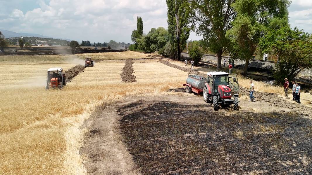 kütahya da demiryolu hattında büyük anız yangını