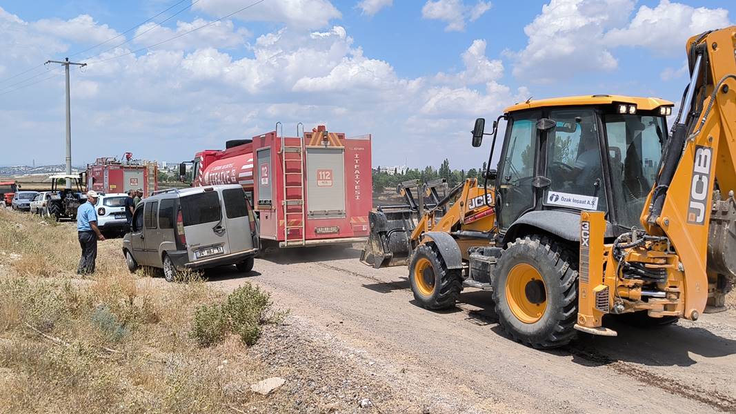 kütahya da demiryolu hattında büyük anız yangını