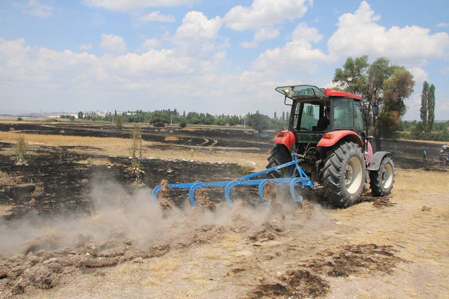 kütahya da demiryolu hattında büyük anız yangını