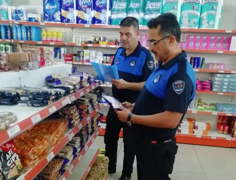 Kütahya’da Gediz ilçesinde market rafları denetlendi 