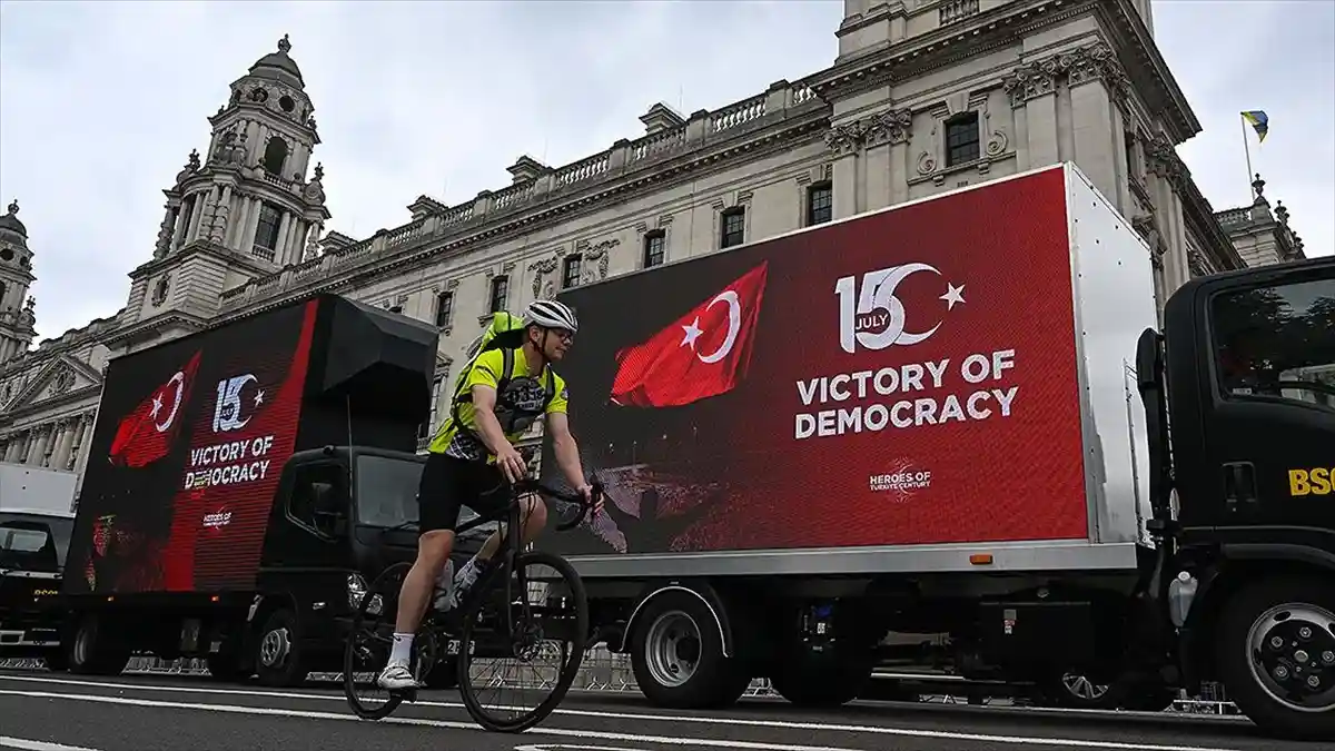 Türk Halkının 15 Temmuz Mücadelesi Londra Sokaklarında Anlatıldı