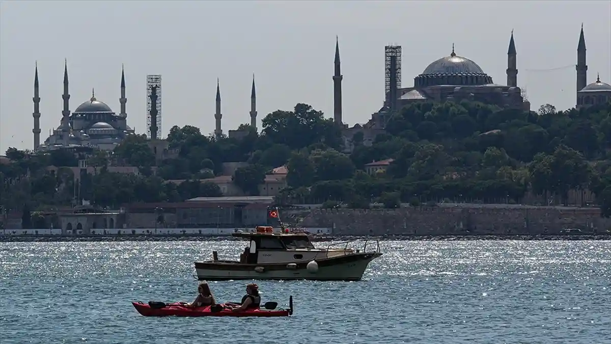 İstanbul’da Sabahın İlk Saatlerinde Sıcak Hava ve Nem Etkili Oldu