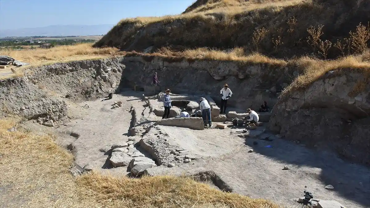 Arslantepe Höyüğü’nde 7 Bin Yıllık Hayvan Figürlü Mühürler Bulundu