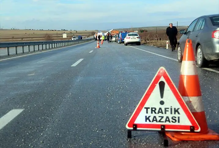 Aydın’da iki otomobil çarpıştı: 1 ölü, 8 yaralı