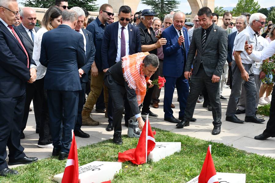 CHP Genel Başkanı Özel, Kütahya'da konuştu