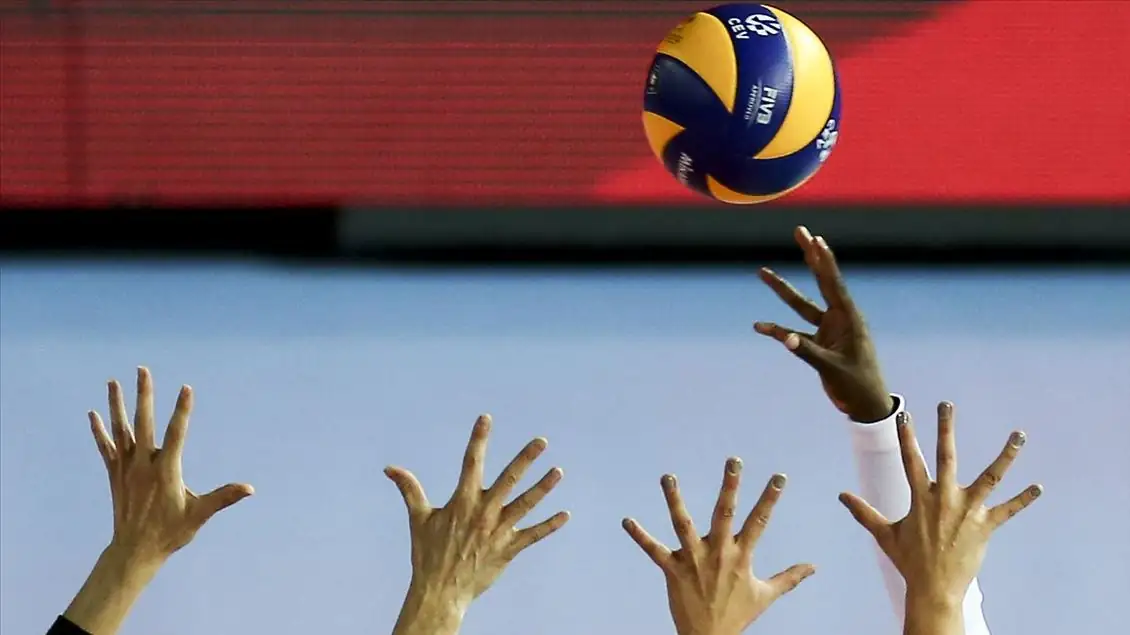 Kütahya Domaniç’te kız çocukları için voleybol kursu açıldı