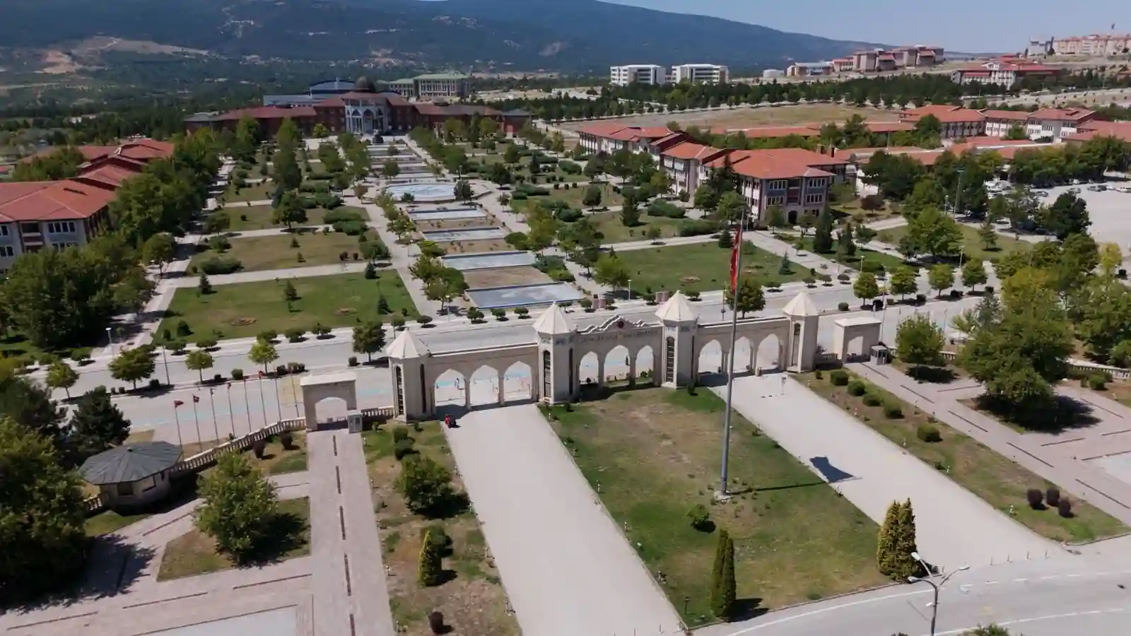 Kütahya Dumlupınar Üniversitesi akademik takvim açıklandı