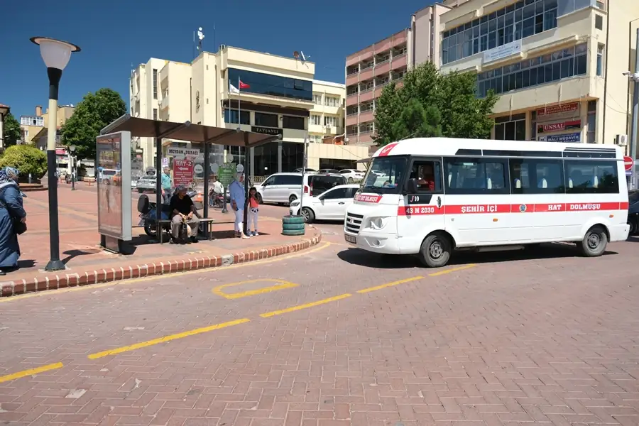 Kütahya Tavşanlı’da duraklara bakım ve onarım yapıldı