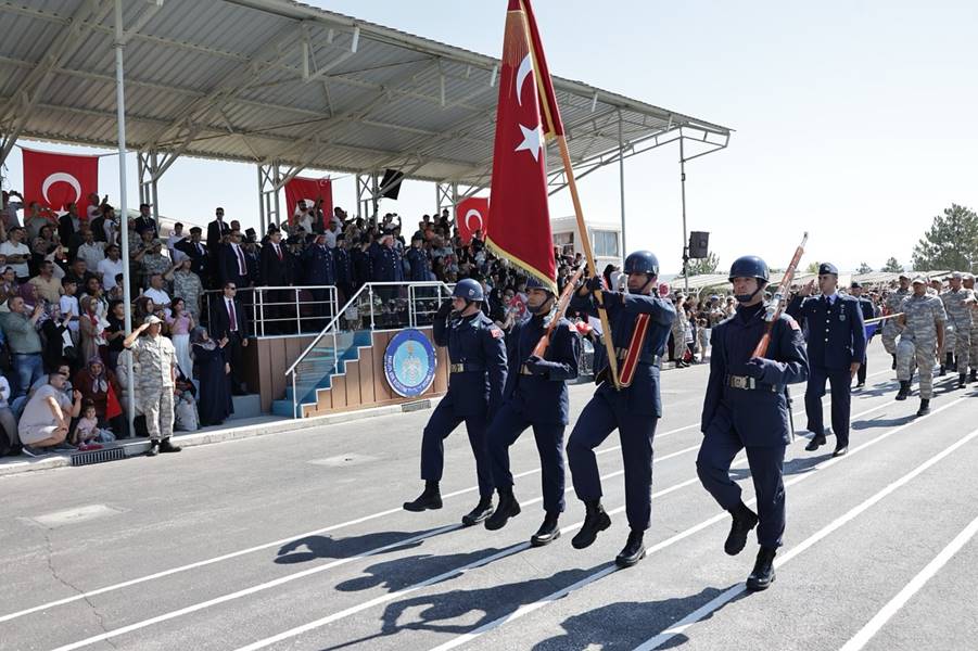 Kütahya’da eğitimlerini tamamlayan erler yemin etti