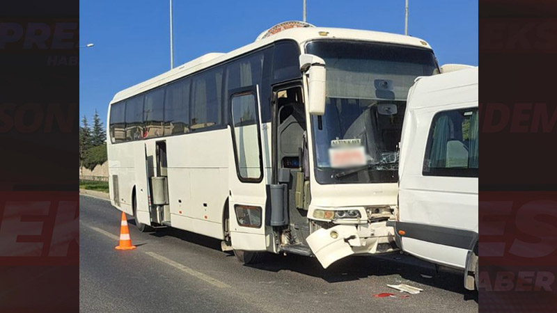 Kütahya’da işçi servisleri çarpıştı, 2 yaralı