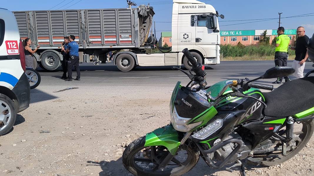 Kütahya’da motosiklet otomobile çarptı, 1 yaralı