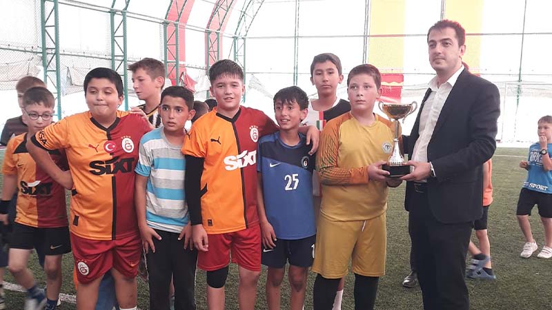 Kütahya’da yaz kur'an kursları arası futbol turnuvası ödül töreni