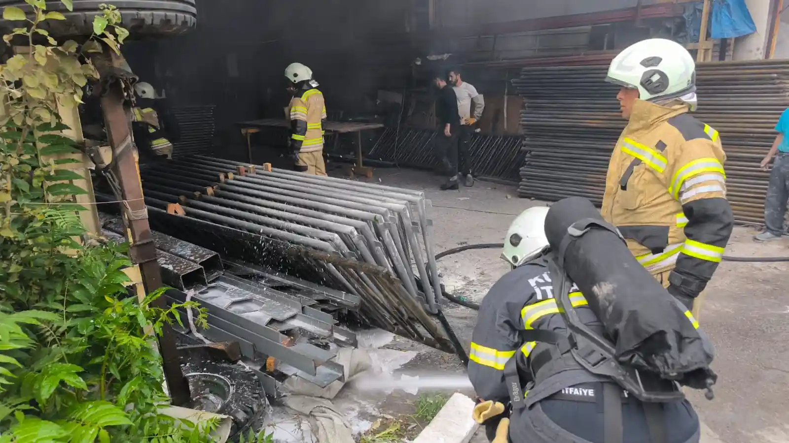 Kütahya'da sanayi sitesinde korkutan yangın