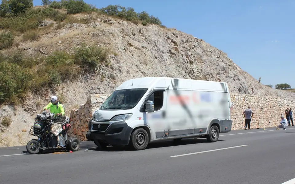 Kütahya'da minibüs elektrikli bisiklete çarptı, 1 ölü