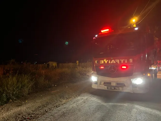 Kütahya'da ot yangını söndürüldü