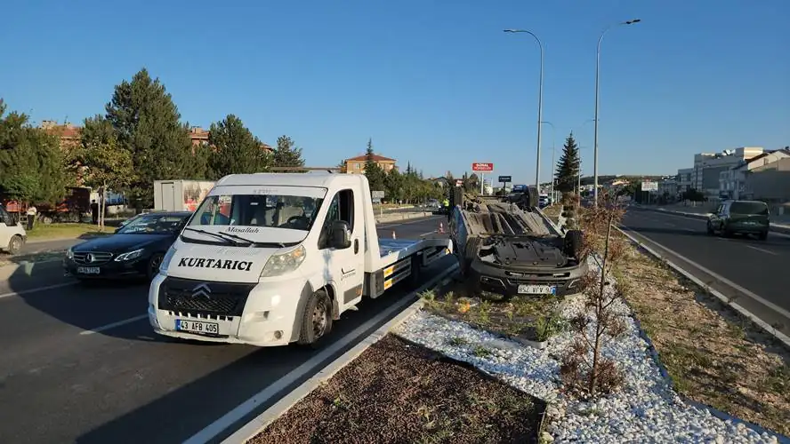 Kütahya’da tır otomobile arkadan çarptı yaralılar, var 
