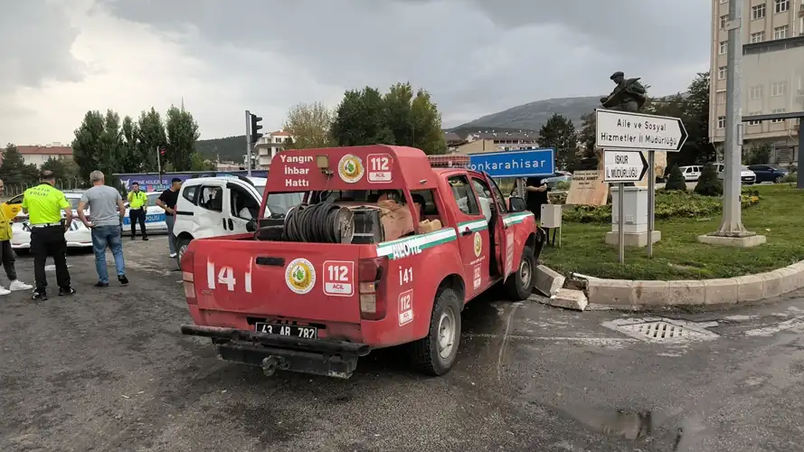 Kütahya’da yangına giden orman aracı kaza yaptı