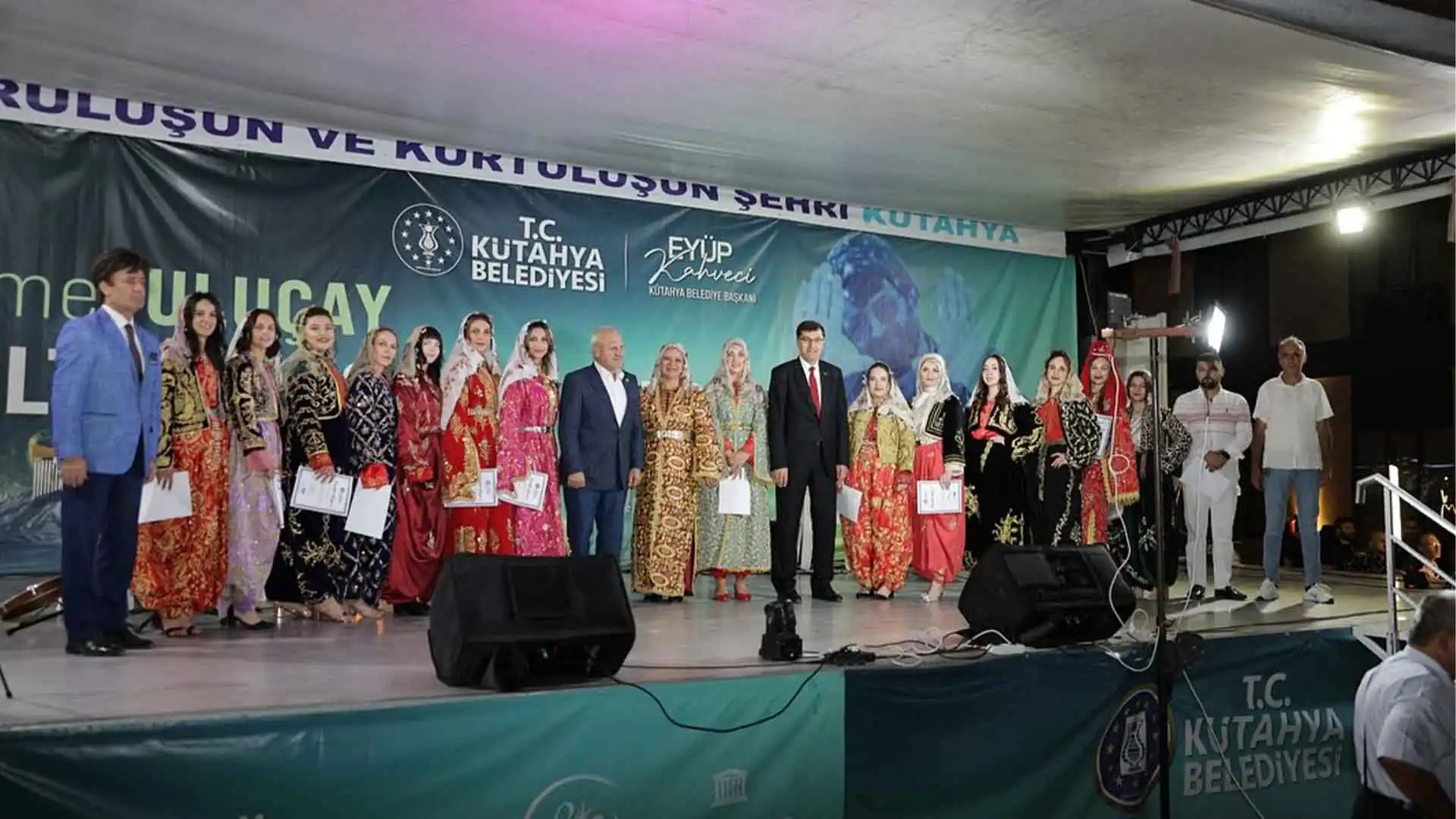 Kütahya'da yöresel kıyafet defilesi düzenlendi