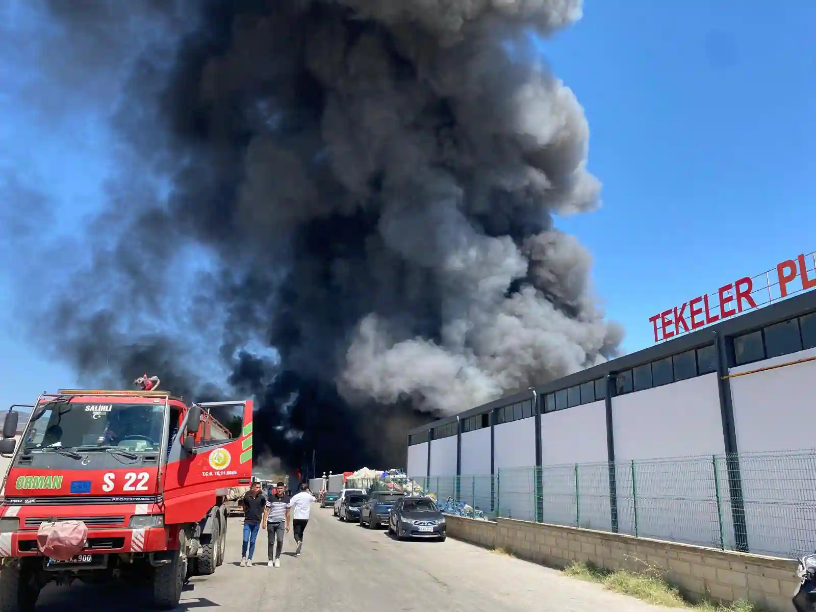 Manisa’da üzüm işleme tesisinde yangın çıktı