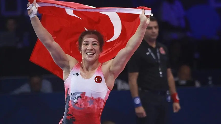 Milli güreşçimiz Yasemin Adar Yiğit çeyrek finalde