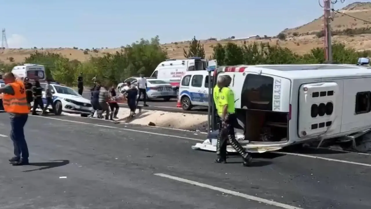 Nevşehir’de düğün yolunda kaza: 13 yaralı