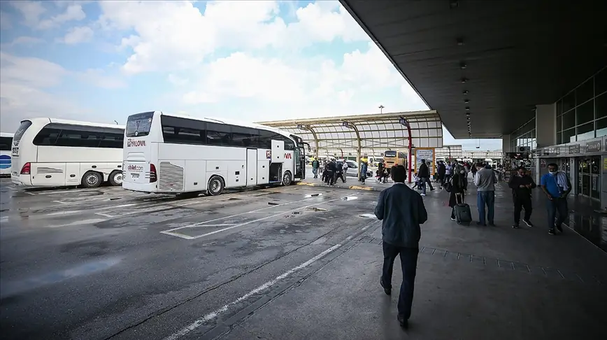 Otobüste kalp krizi geçirdi, şoför hastaneye yetiştirdi