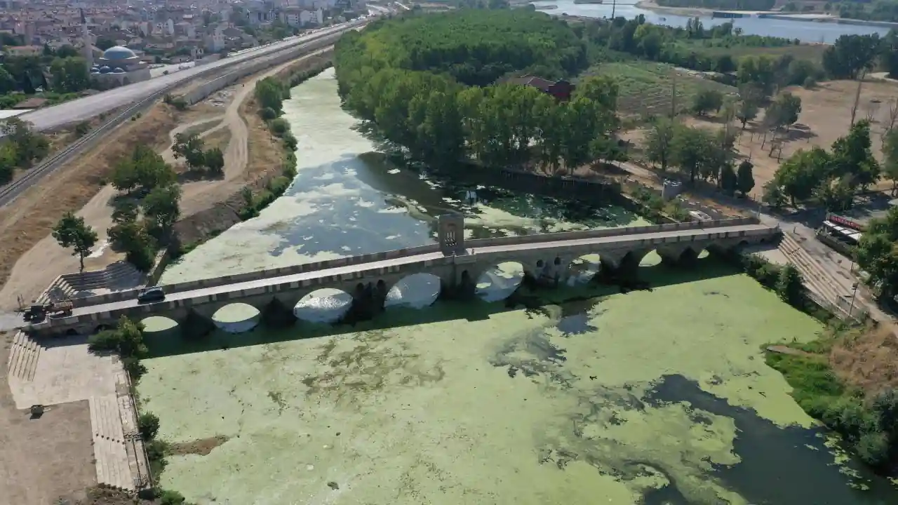 Tunca Nehri’nin bazı bölümleri kurudu