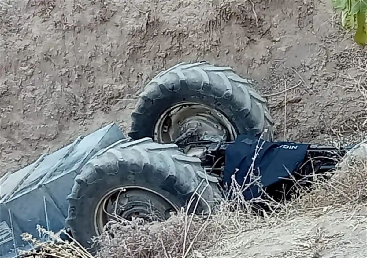 Aydın’da Devrilen Traktördeki Çift Öldü, Çocukları Yaralandı