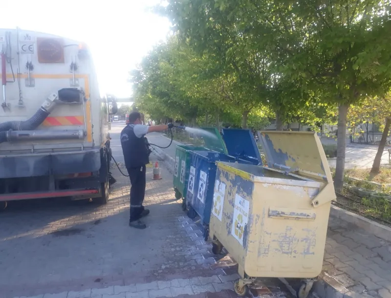 Kütahya Gediz’de çöp konteynerleri temizleniyor