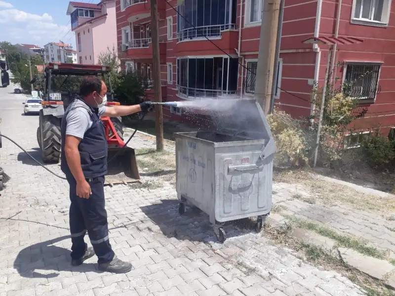 Kütahya Gediz’de çöp konteynerleri temizleniyor