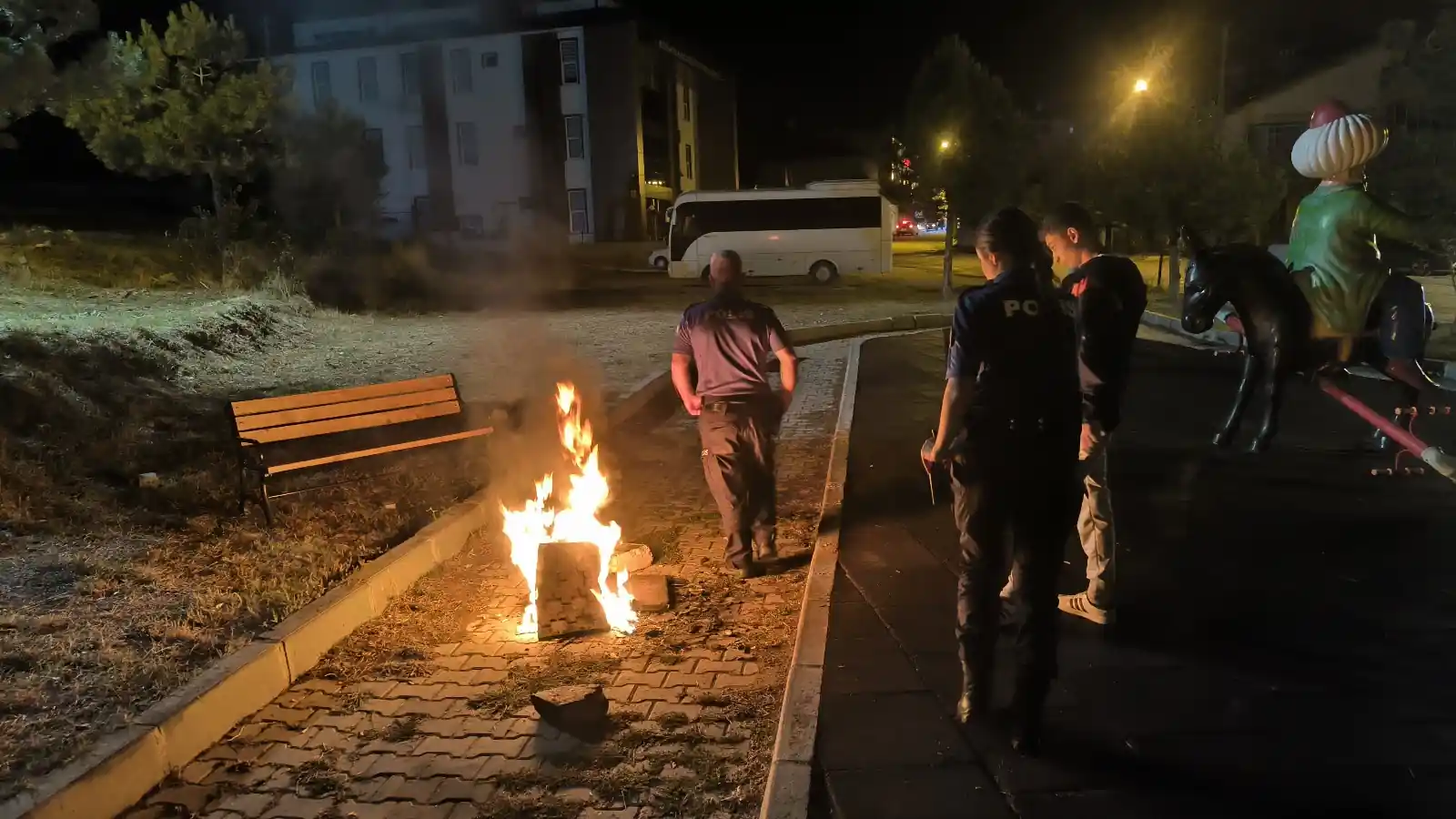 Kütahya’da polis ekipleri, park yangınını söndürdü