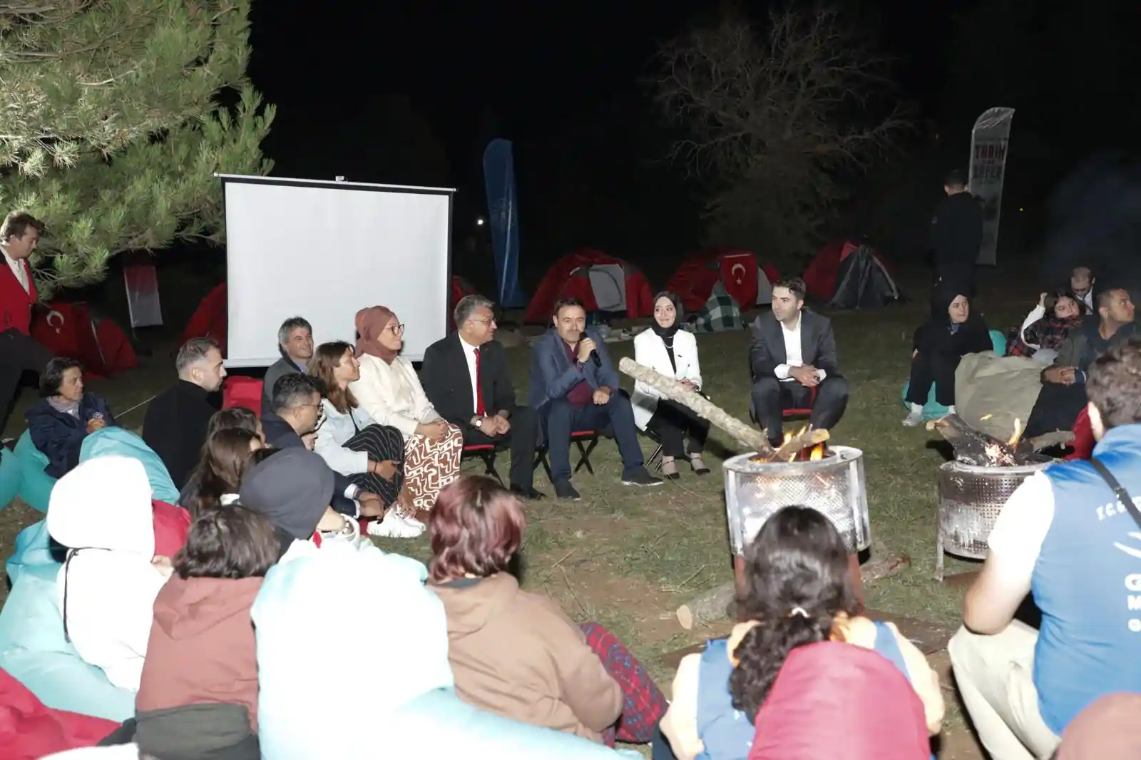 Kütahya’da Vali Işın, Dumlupınar’da gençlerle buluştu 