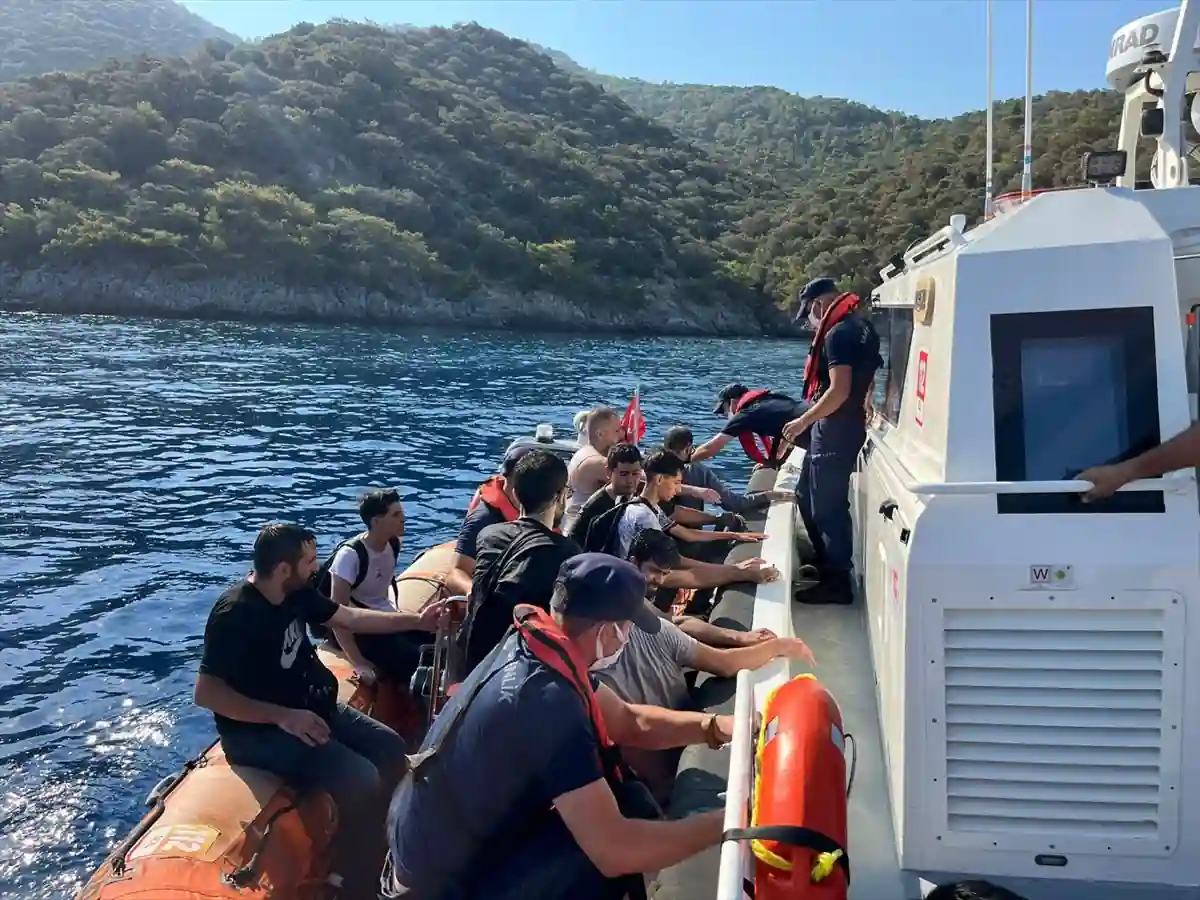 Muğla Fethiye’de 60 düzensiz göçmen yakalandı