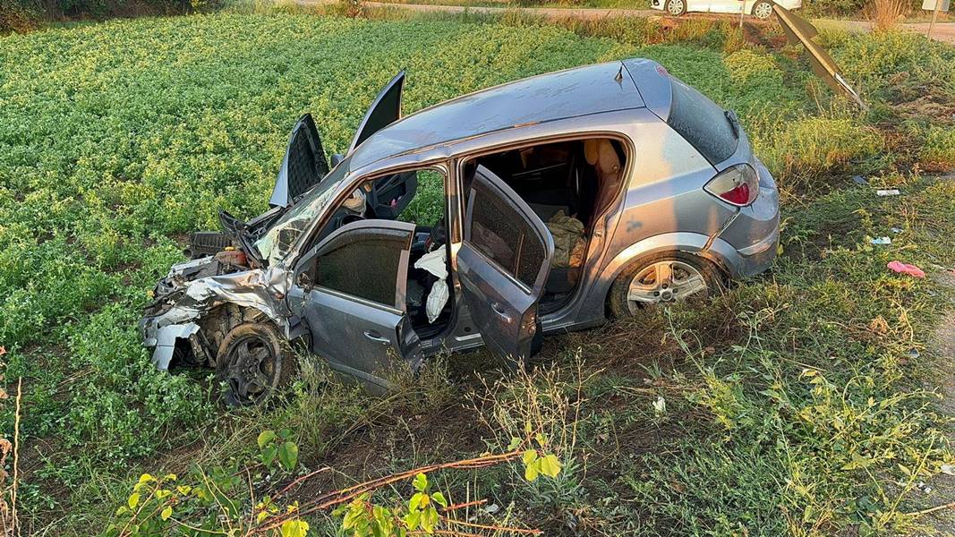 Afyonkarahisar'da ambulans ve otomobil çarpıştı 5 kişi yaralandı