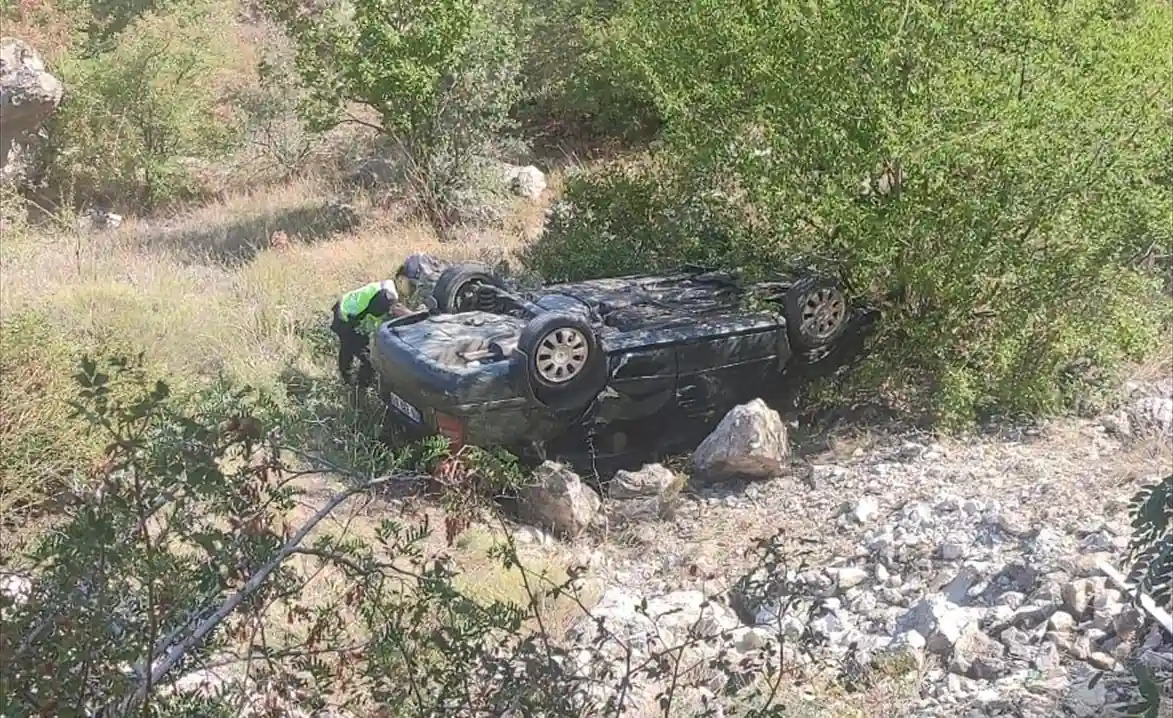 Afyonkarahisar’da otomobil devrildi, 4 yaralı