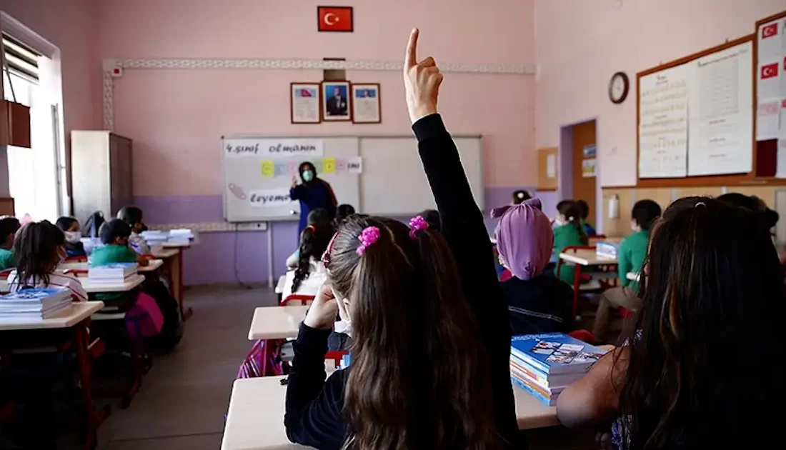 Aksaray'da bir okulda öğrencilere