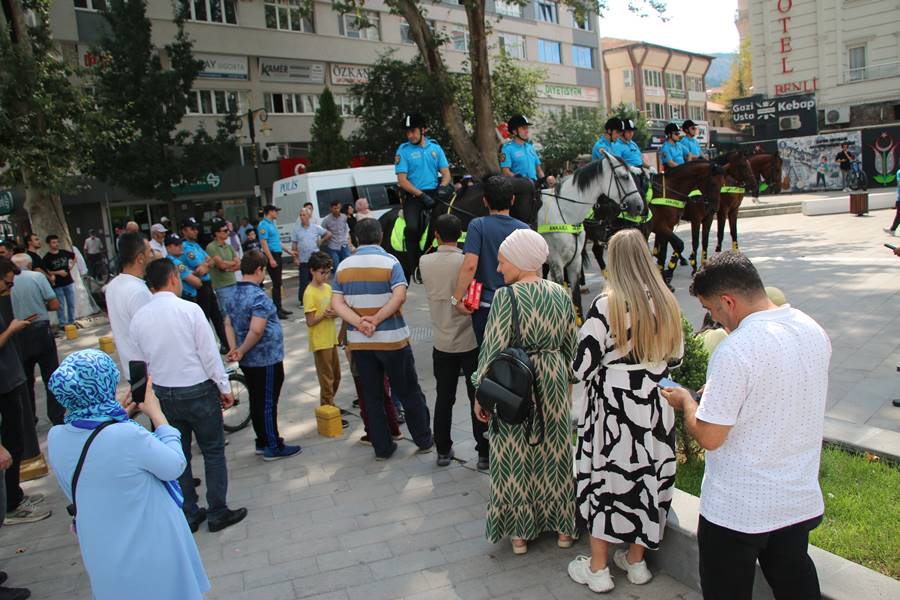 Ankara atlı polisleri Kütahya’da boy gösterdi