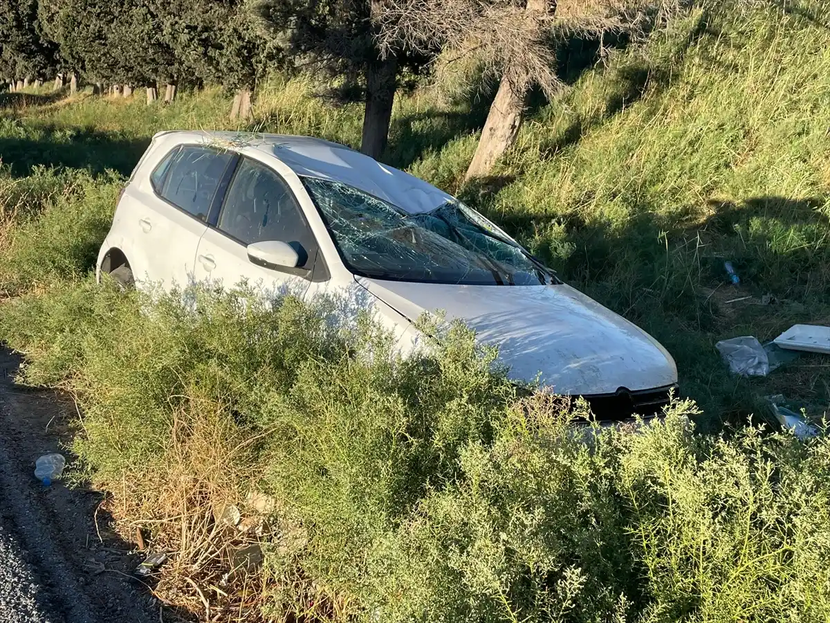 Aydın’da Şarampole Devrilen Otomobilde 3 Kişi Yaralandı