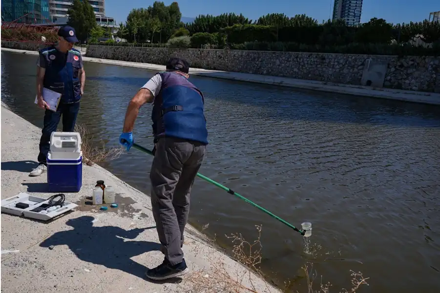 İzmir Körfezi'nde süregelen çevre