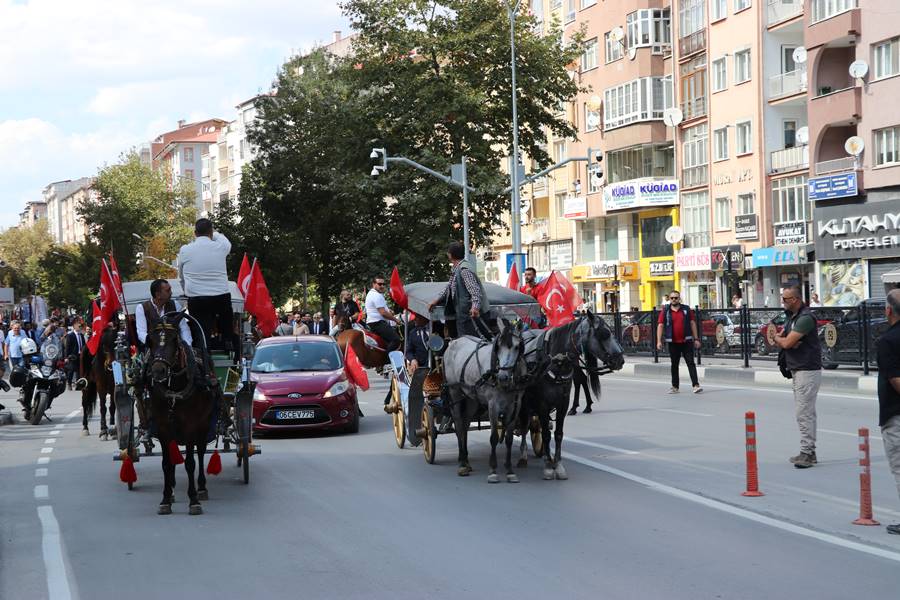 Cevdet Yılmaz, Kütahya’da Menderes’i anma kortejine katıldı
