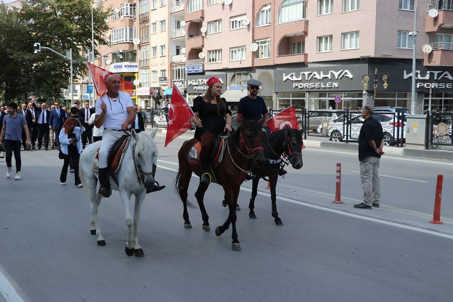 Cevdet Yılmaz, Kütahya’da Menderes’i anma kortejine katıldı
