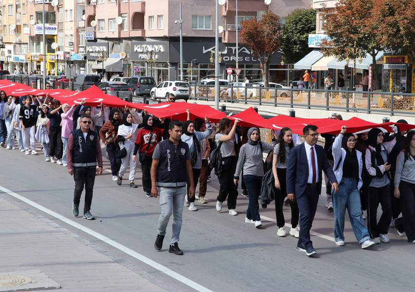 Cevdet Yılmaz, Kütahya’da Menderes’i anma kortejine katıldı
