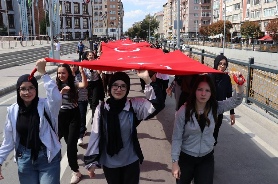 Cevdet Yılmaz, Kütahya’da Menderes’i anma kortejine katıldı
