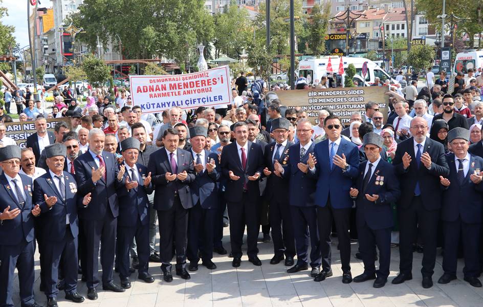 Cevdet Yılmaz, Kütahya’da Menderes’i anma kortejine katıldı