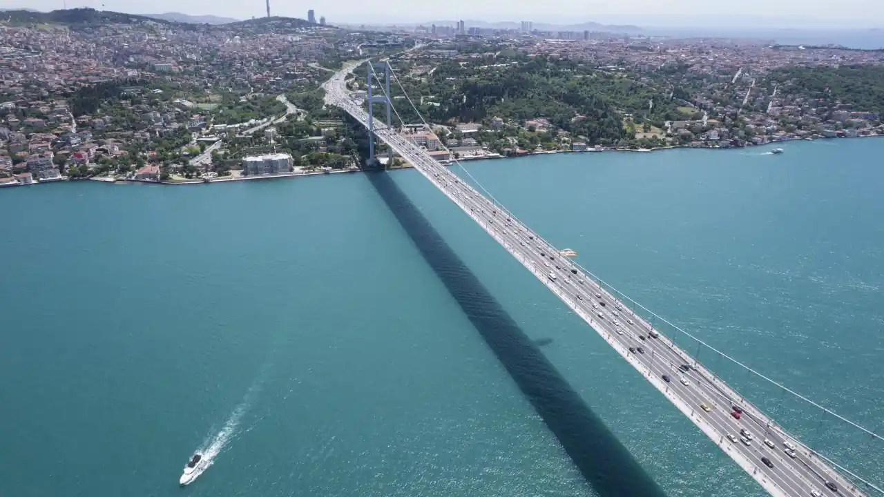 İstanbul Boğazı’nda gemi trafiği geçici olarak durduruldu