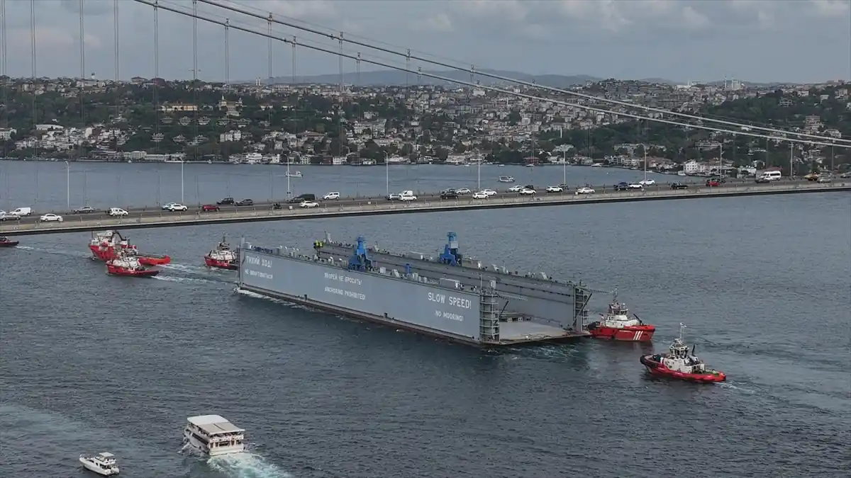 İstanbul Boğazı’nda gemi trafiği kapatıldı