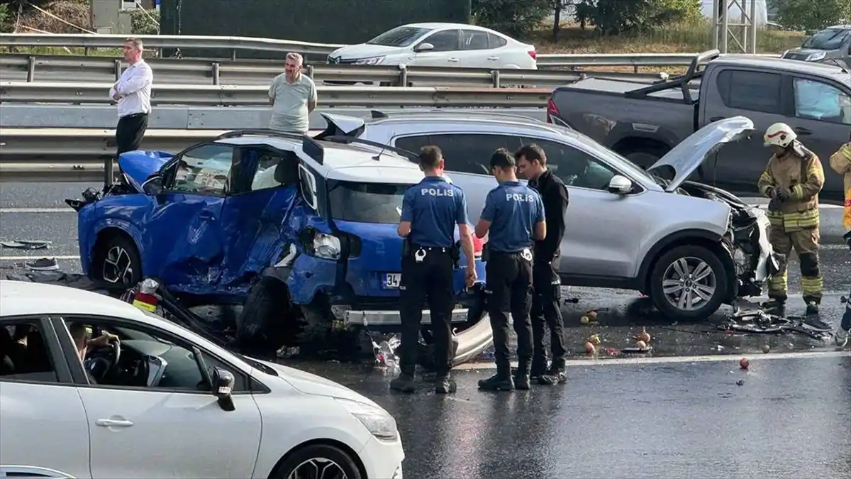 TEM Otoyolu’nda Zincirleme Kaza: 2 Ölü, 5 Yaralı