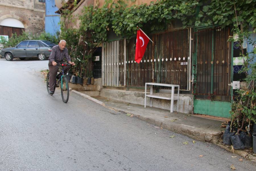 Kütahya’da 61 yıldır ayakkabı yapıyor